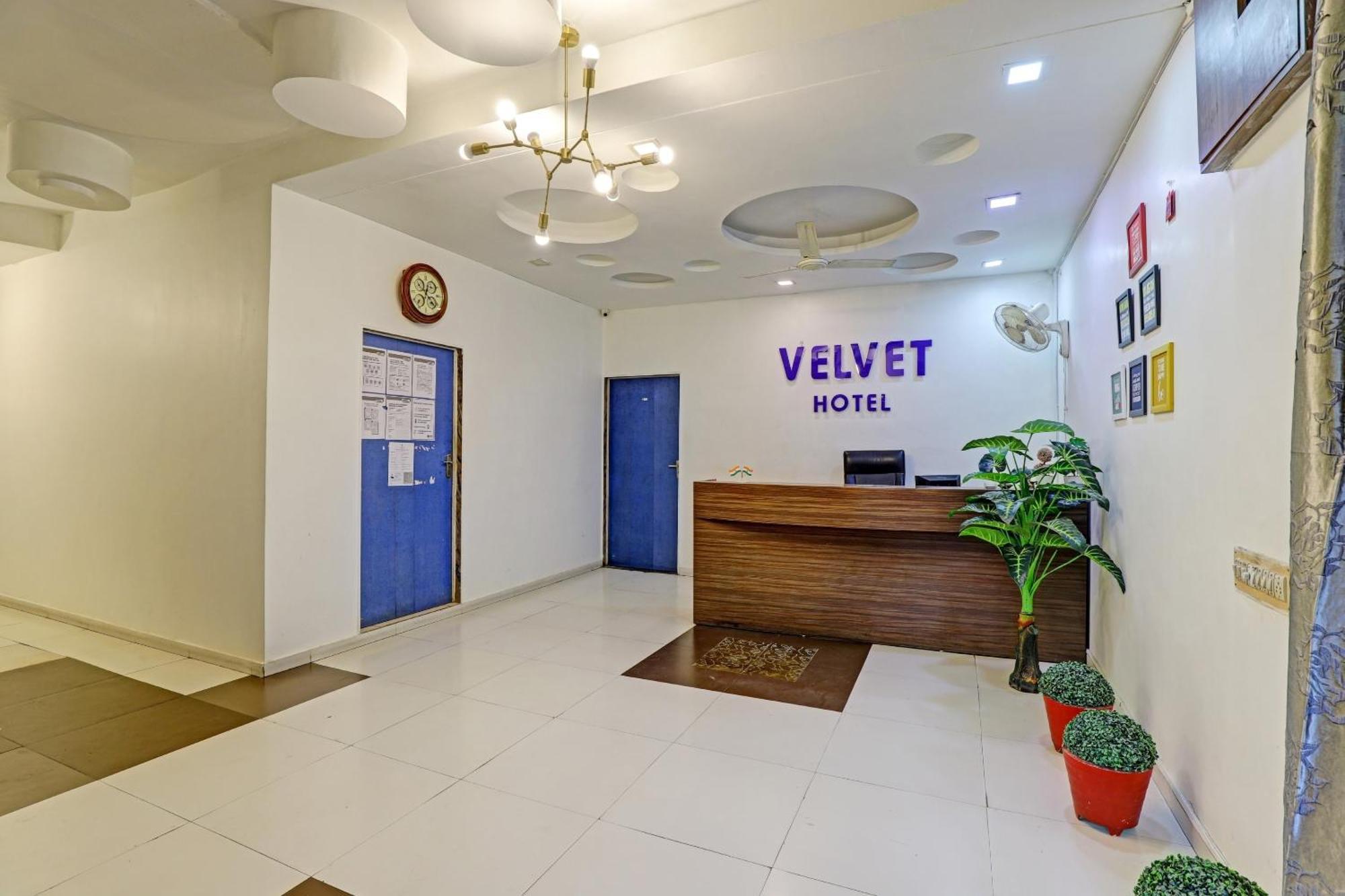Hotel Velvet Radźkot Zewnętrze zdjęcie