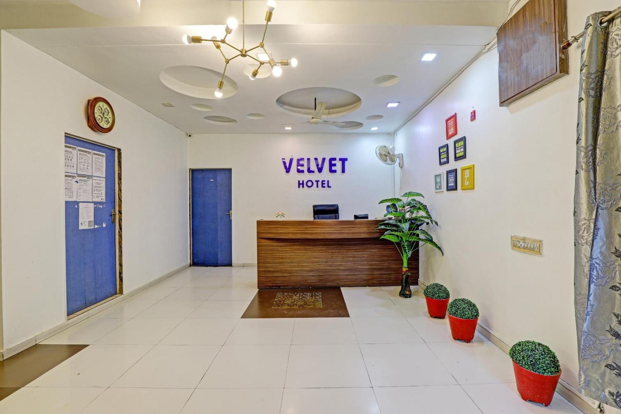 Hotel Velvet Radźkot Zewnętrze zdjęcie